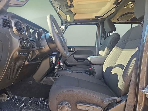 Used 2023 Jeep Wrangler Unlimited image 22