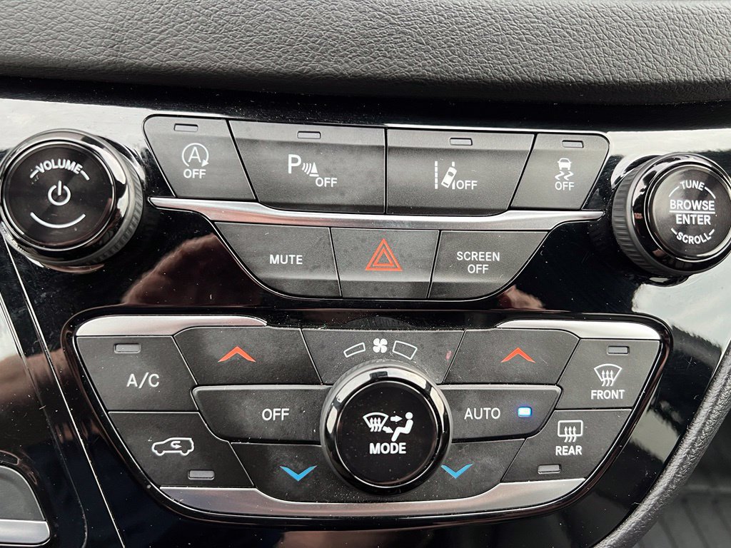 Used 2025 Chrysler Pacifica Select FWD image 38