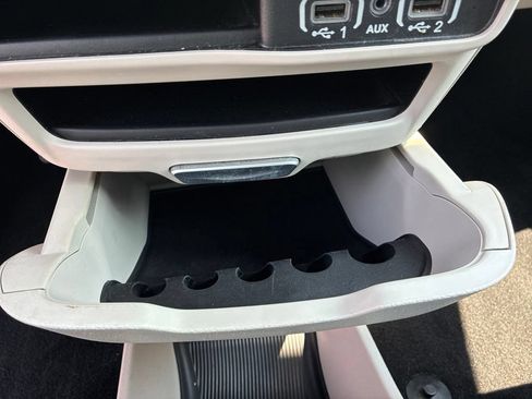 Used 2024 Chrysler Pacifica Touring-L FWD image 31