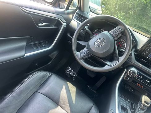 Used 2022 Toyota RAV4 XLE AWD/4WD image 21
