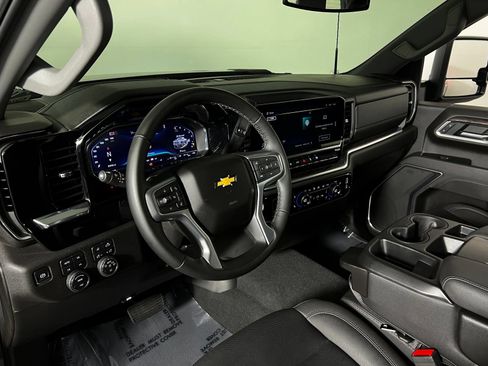 Used 2025 Chevrolet Silverado 2500 LTZ AWD/4WD image 11
