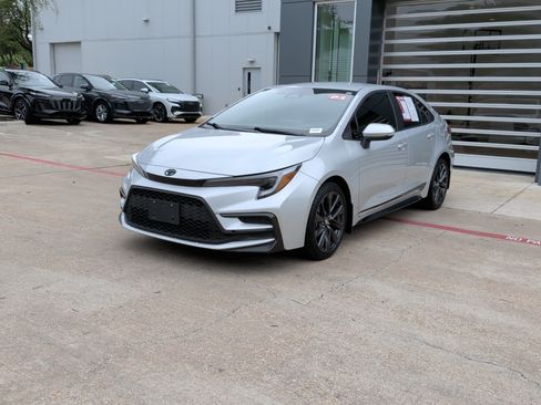 Used 2023 Toyota Corolla SE FWD image 5