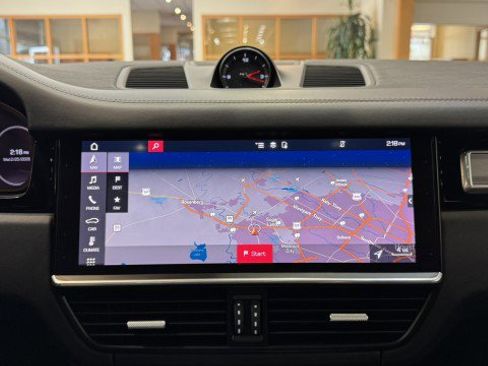Used 2021 Porsche Cayenne Turbo image 12