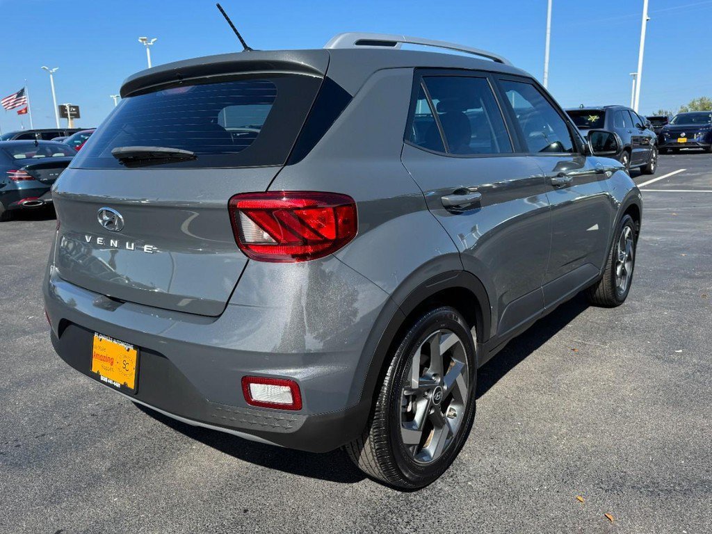 Certified 2025 Hyundai Venue SEL FWD image 3