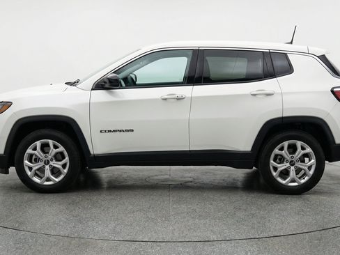 Used 2025 Jeep Compass Latitude AWD/4WD image 5