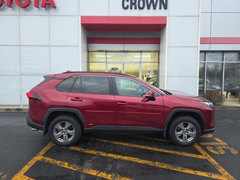 Used 2023 Toyota RAV4 XLE image 2