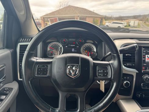 Used 2018 RAM 2500 SLT w/ Luxury Group image 13