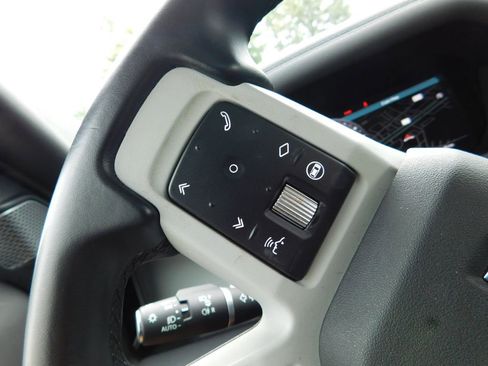 Used 2024 Land Rover Defender 90 S image 21