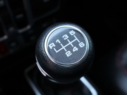 Used 2018 Jeep Wrangler Unlimited Rubicon AWD/4WD image 25