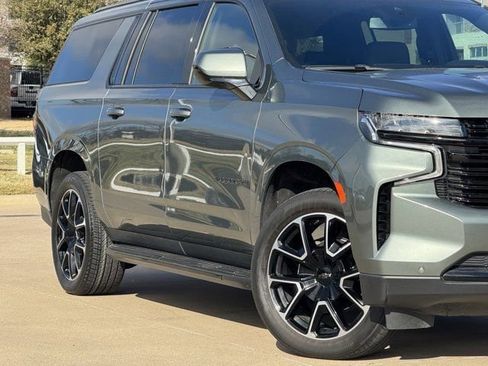 Used 2024 Chevrolet Suburban RST image 3