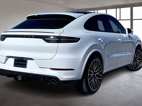 Used 2023 Porsche Cayenne image 2