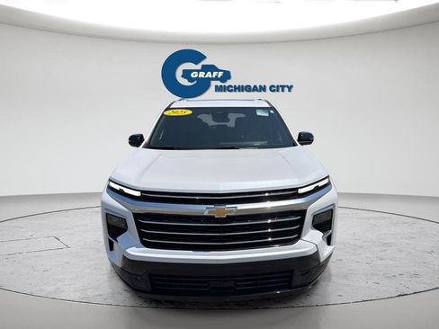 Used 2025 Chevrolet Traverse High Country FWD image 4