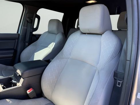 Used 2025 Toyota Tacoma SR5 image 28