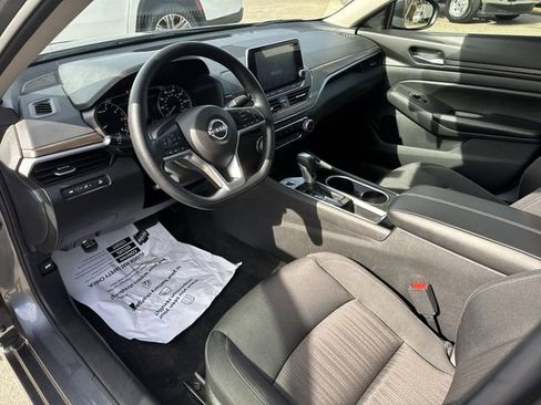 Used 2024 Nissan Altima 2.5 SV FWD image 18