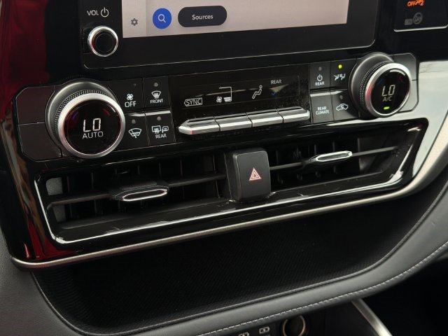 Used 2025 Toyota Highlander LE AWD/4WD image 22