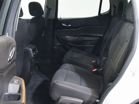 Used 2019 GMC Acadia SLE image 4