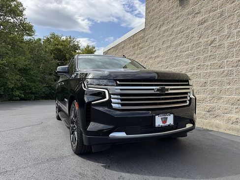 Used 2023 Chevrolet Suburban High Country w/ Advanced Technology Package image 1