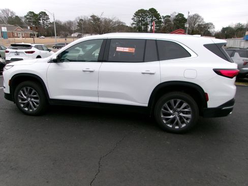 Used 2025 Buick Enclave Preferred image 5