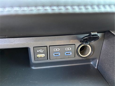 Used 2022 Toyota Highlander LE image 29