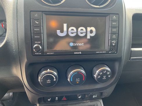 Used 2012 Jeep Patriot Latitude w/ Altitude Pkg FWD image 12