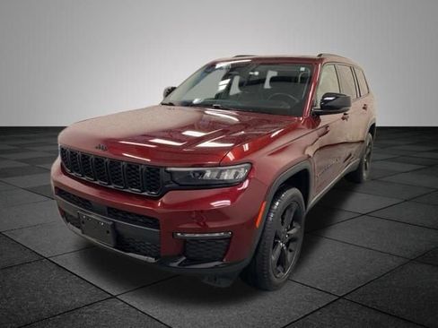 Used 2022 Jeep Grand Cherokee L Limited w/ Black Appearance Package AWD/4WD image 3