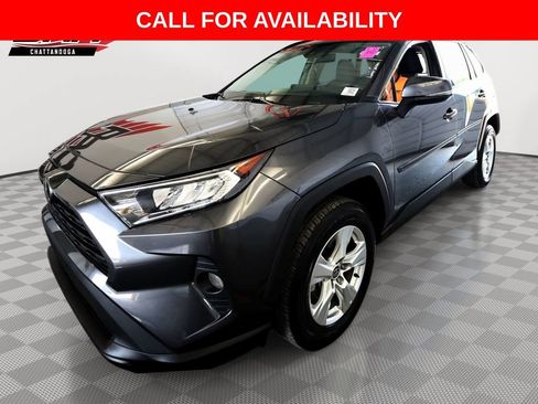 Used 2021 Toyota RAV4 XLE w/ Convenience Package FWD image 1