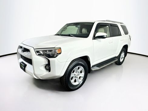 Used 2018 Toyota 4Runner SR5 Premium RWD image 3