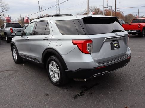 Used 2020 Ford Explorer XLT w/ Equipment Group 202A image 3