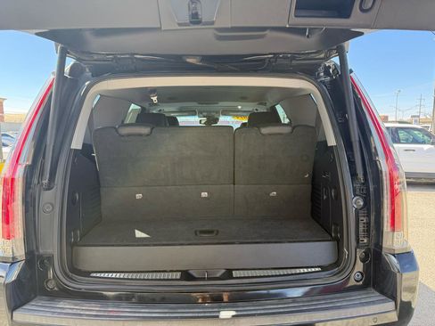 Used 2015 Cadillac Escalade Luxury image 8