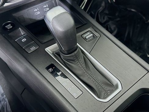 Used 2025 Nissan Kicks SV image 31