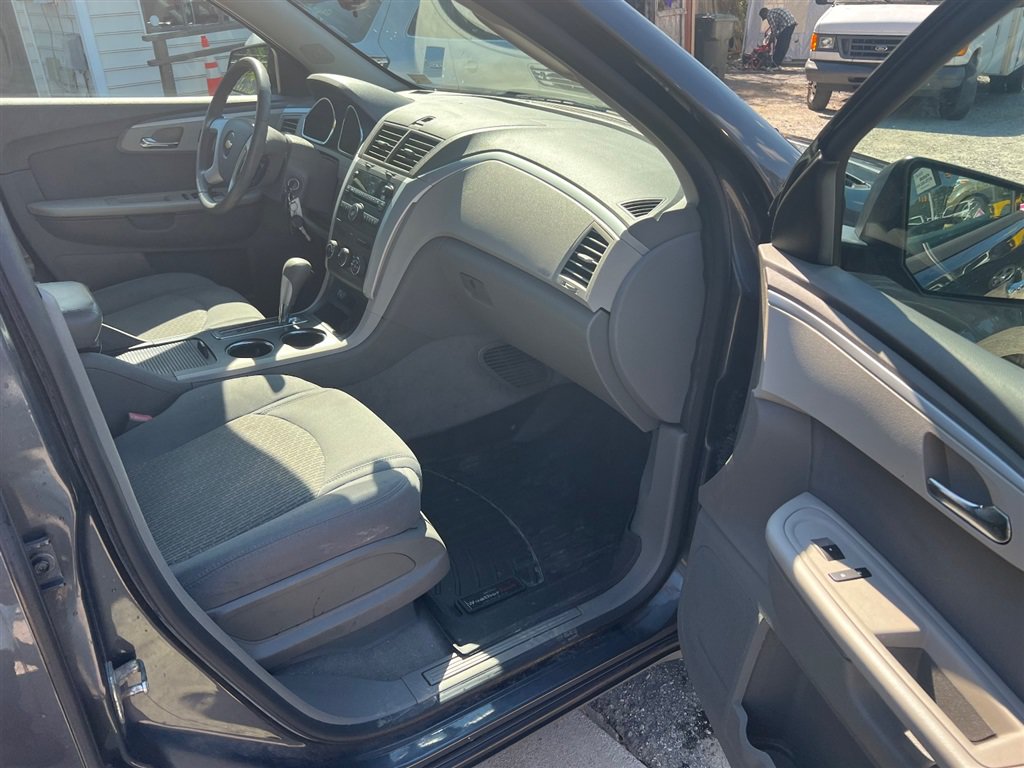 Used 2012 Chevrolet Traverse LS FWD image 12