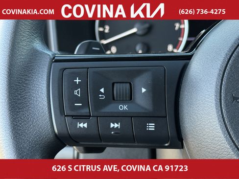 Used 2023 Nissan Rogue SV image 18