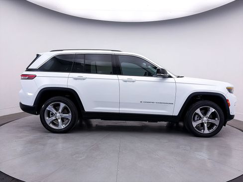 Used 2023 Jeep Grand Cherokee 4WD 4xe w/ Luxury Tech Group II image 47