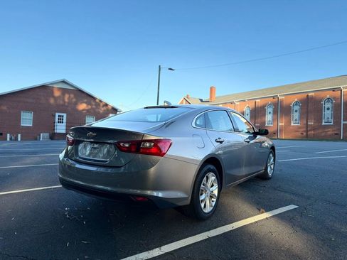 Used 2025 Chevrolet Malibu LT FWD image 6