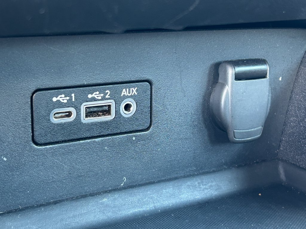 Used 2025 Nissan Altima 2.5 SV FWD image 14