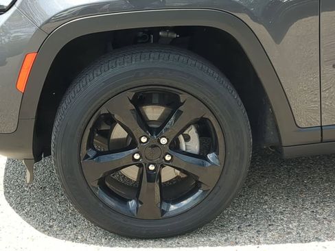 Used 2023 Jeep Grand Cherokee Altitude AWD/4WD image 14