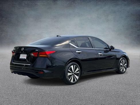 Used 2022 Nissan Altima 2.5 SV FWD image 2