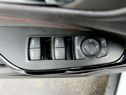 Certified 2025 Chevrolet Trax RS w/ Driver Confidence Package image 20