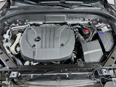 Used 2022 Volvo XC60 B5 Momentum w/ Climate Package image 9