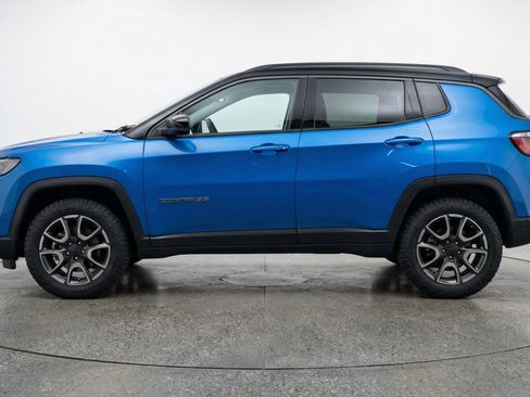 Used 2025 Jeep Compass Trailhawk AWD/4WD image 5