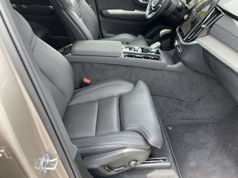 Used 2025 Volvo XC90 B5 Ultra AWD/4WD image 17