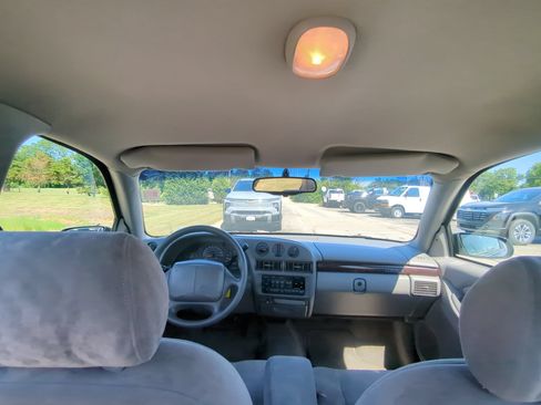 Used 1996 Chevrolet Lumina LS FWD image 9
