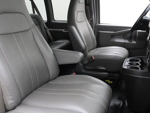 Used 2020 GMC Savana 3500 LS w/ Cold Climate Package RWD image 3