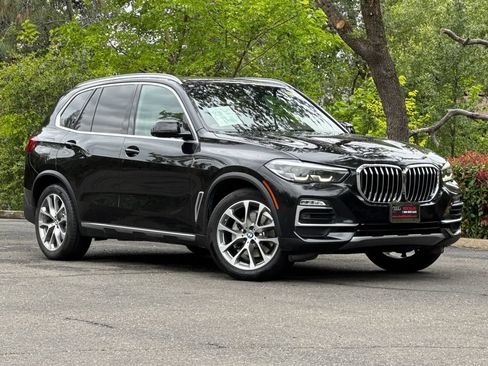 Used 2019 BMW X5 xDrive40i w/ Premium Package 2 AWD/4WD image 2
