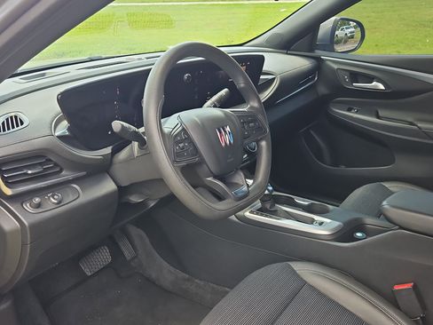 Used 2024 Buick Envista Preferred w/ Convenience II Package FWD image 8