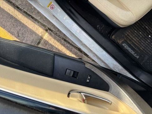 Used 2018 Toyota Corolla LE image 23