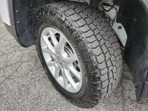 Used 2016 Jeep Cherokee Latitude AWD/4WD image 19