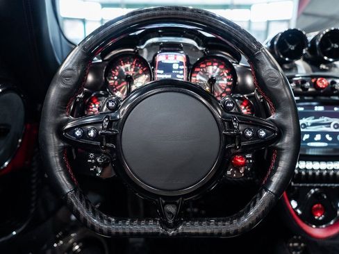 Used 2017 Pagani Huayra image 5