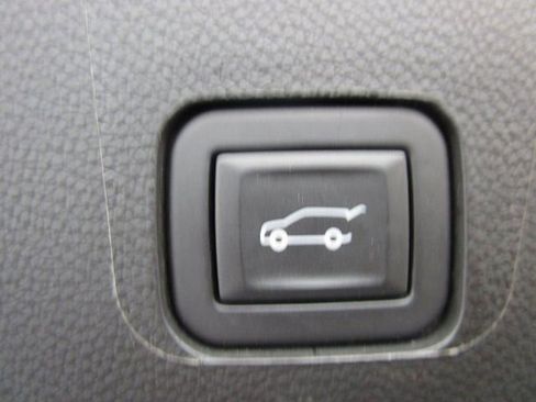 Certified 2023 Chevrolet Traverse Premier w/ Redline Edition image 22