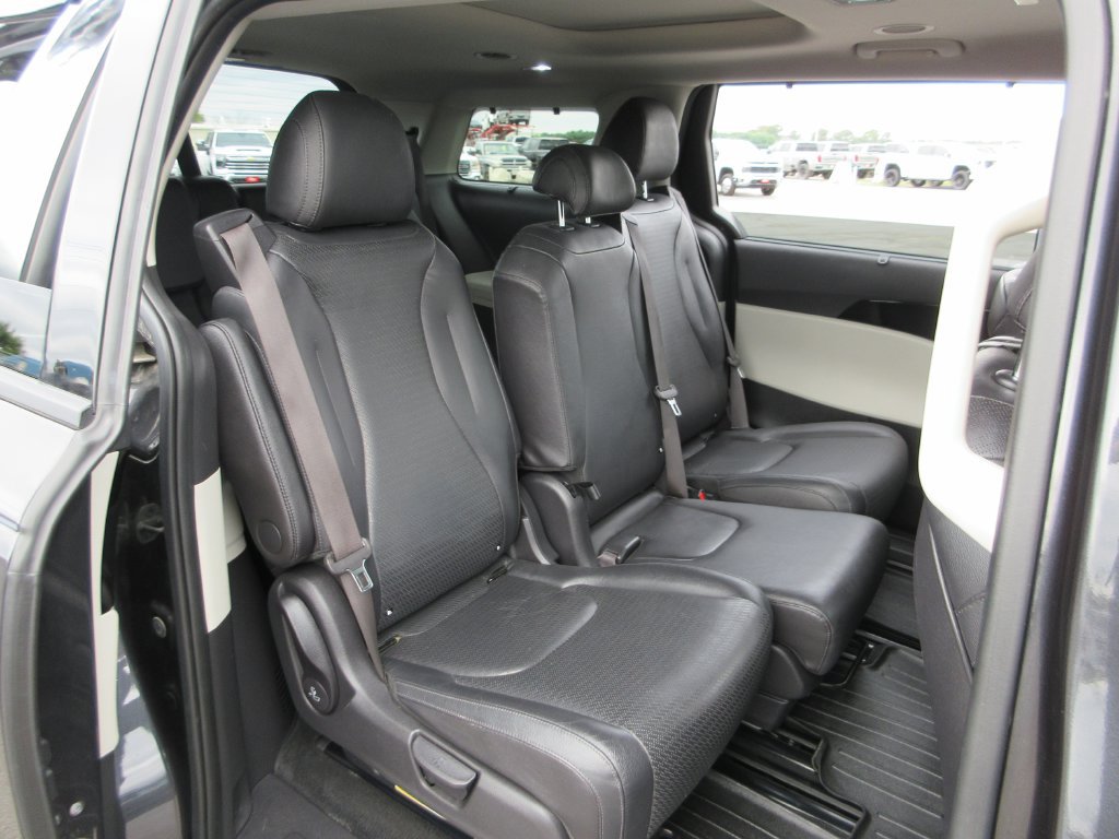 Used 2024 Kia Carnival SX Prestige FWD image 24